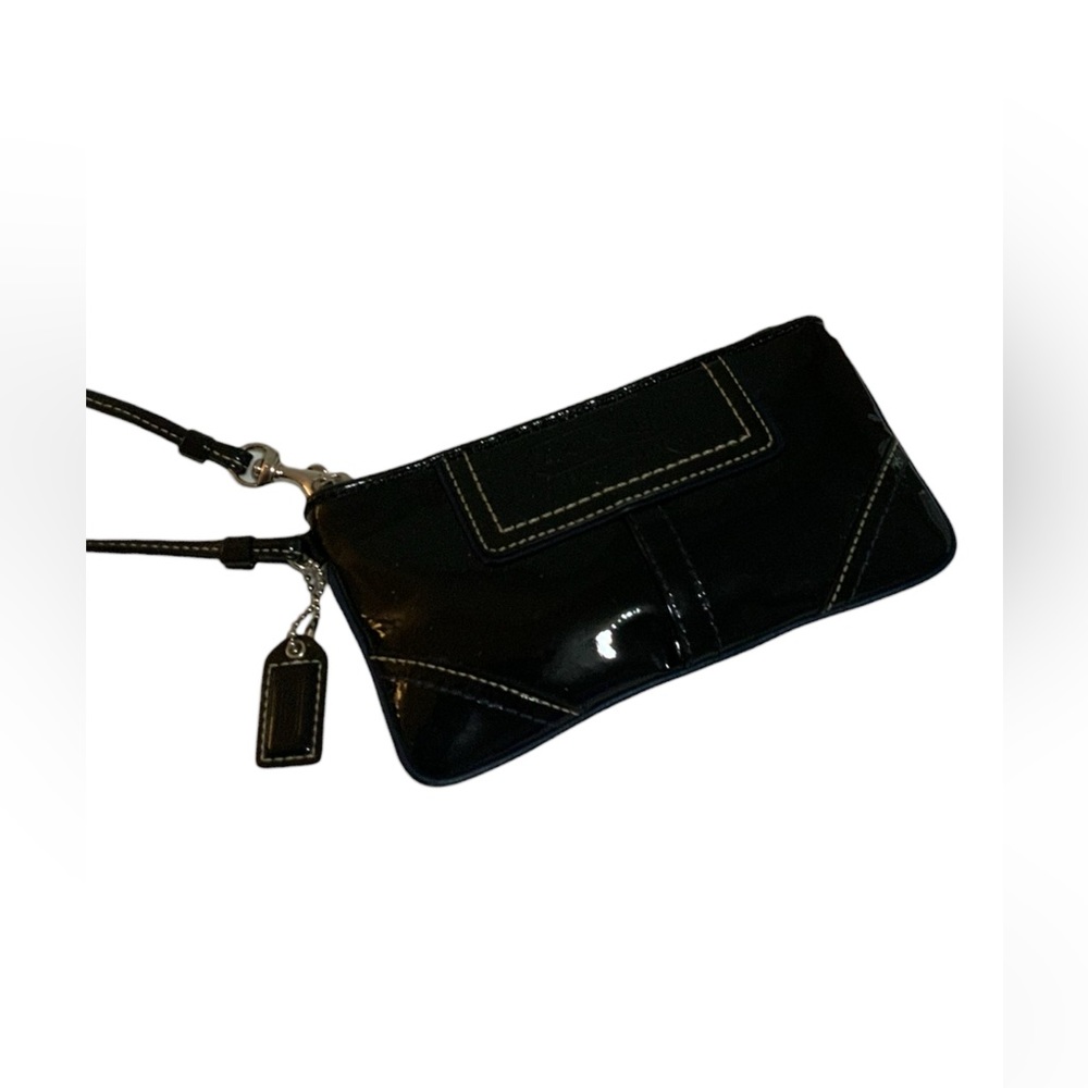 🌻 Coach Wristlet Dark blue patent leather